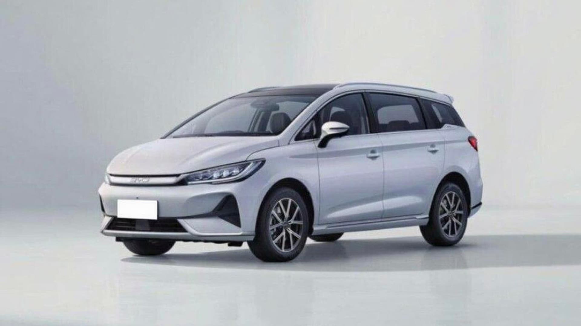 BYD M6 — Front