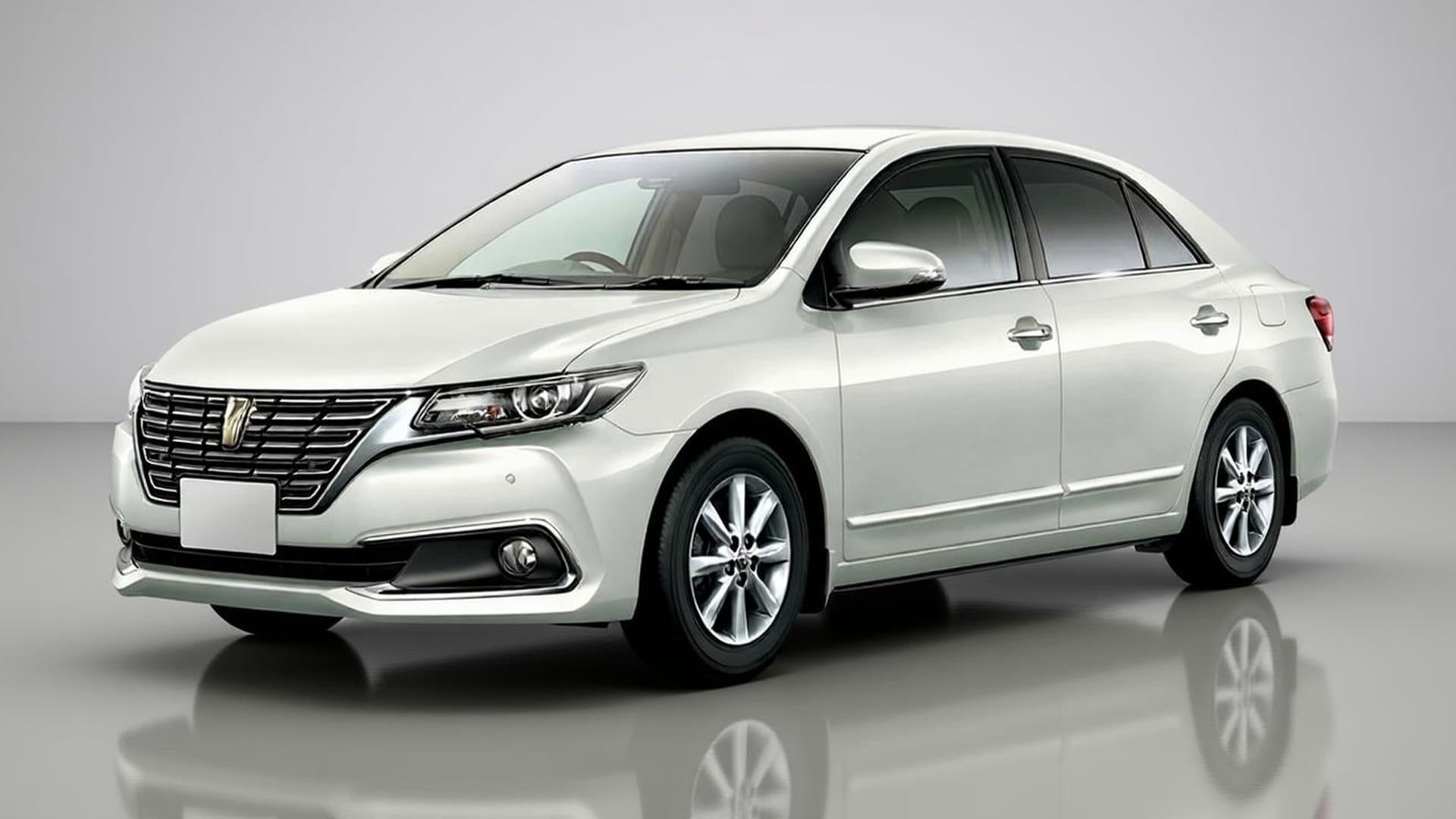 Toyota Premio Hybrid — Front