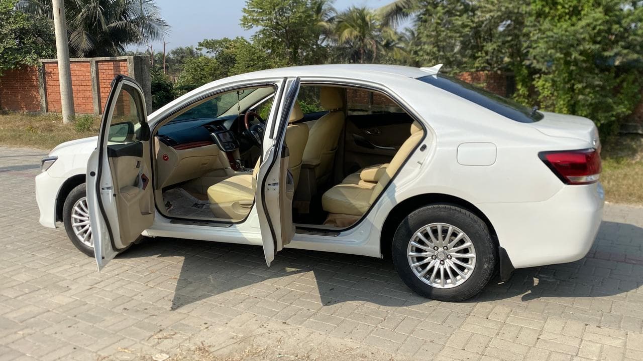 Toyota Premio 2014 3