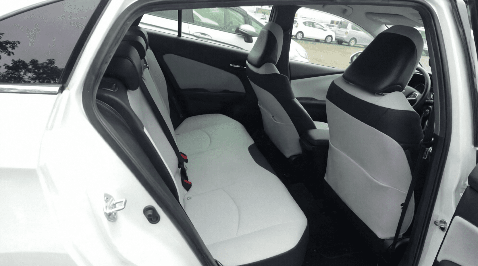 Toyota Prius 2021 Pearl 5