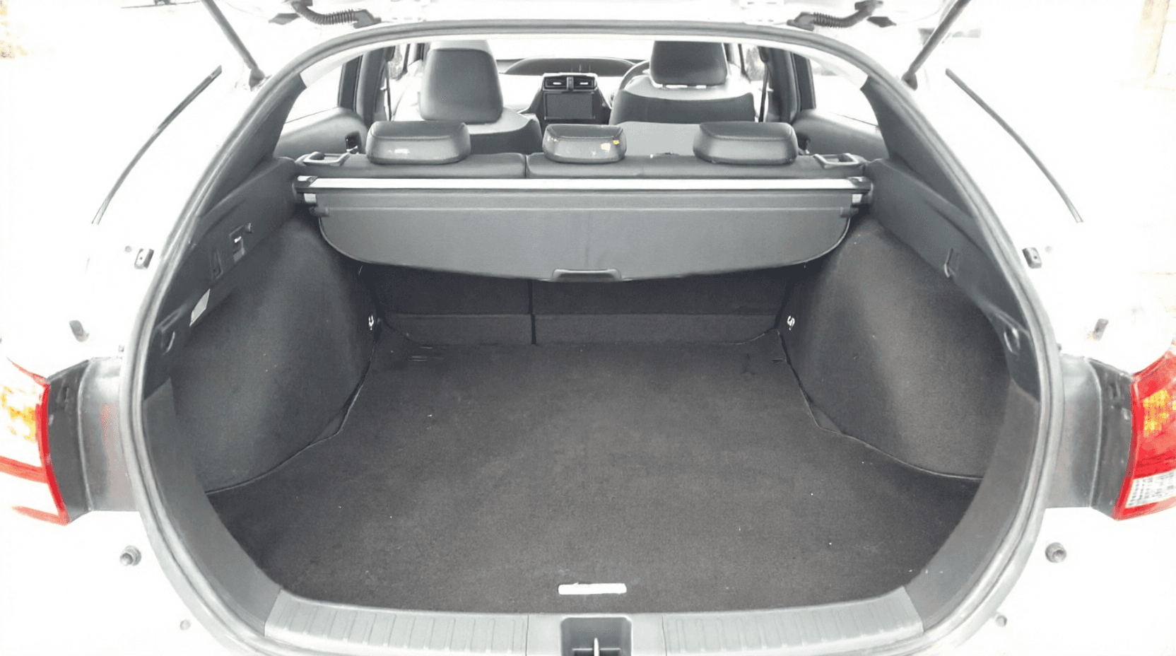Toyota Prius 2021 Pearl 2