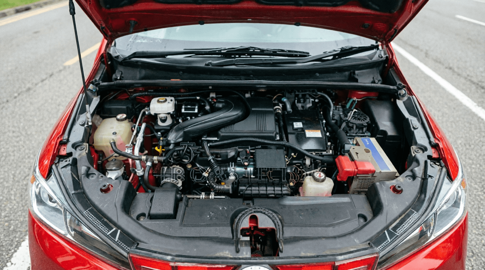 Toyota Prius LE FWD 2019 Red 2