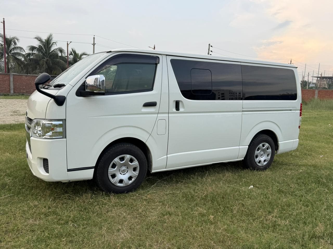 Toyota Hiace 2020 4