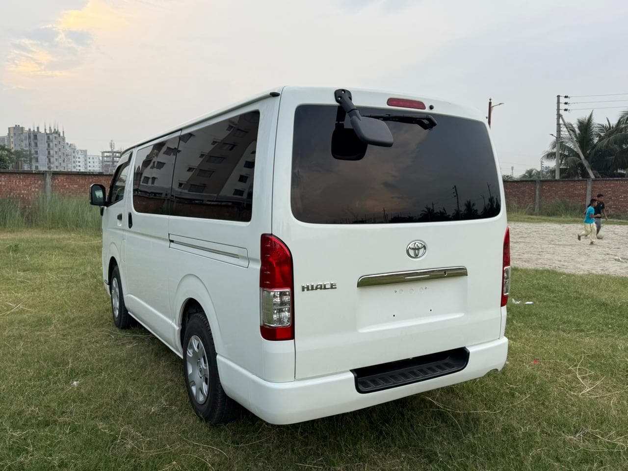Toyota Hiace 2020 5