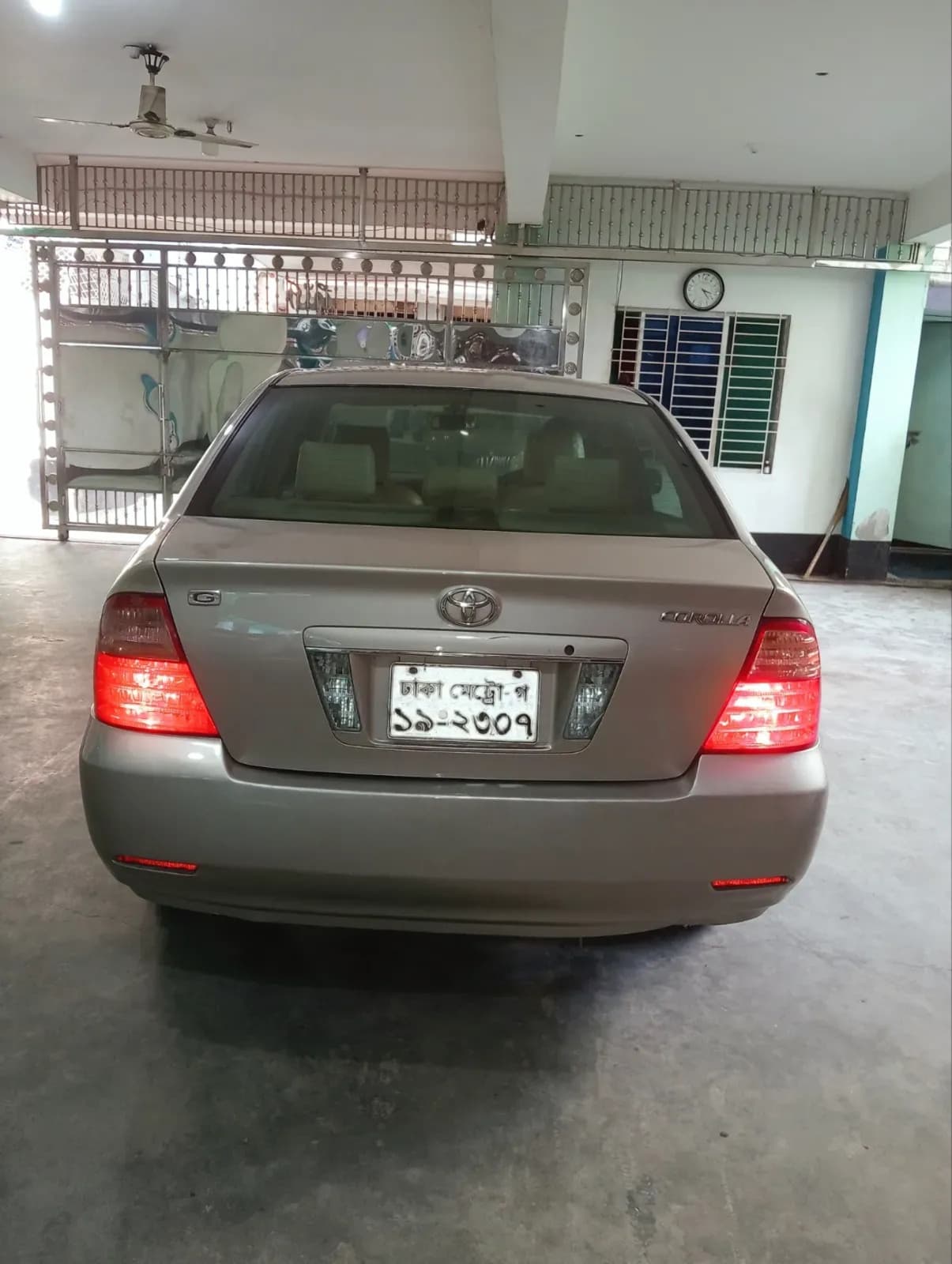 Toyota Corolla 2005 Gold 3