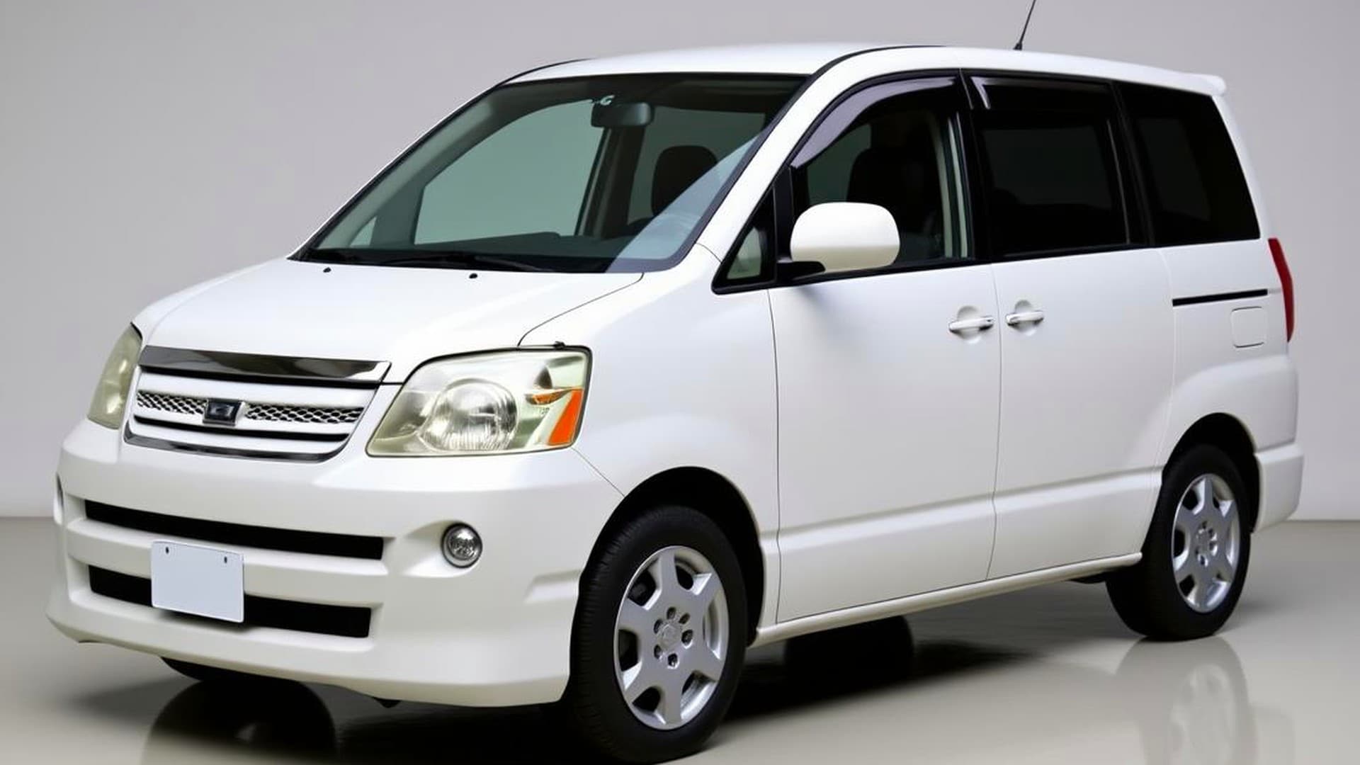 Toyota Noah 2.0 AWD (8 Seater) 2005 White 3