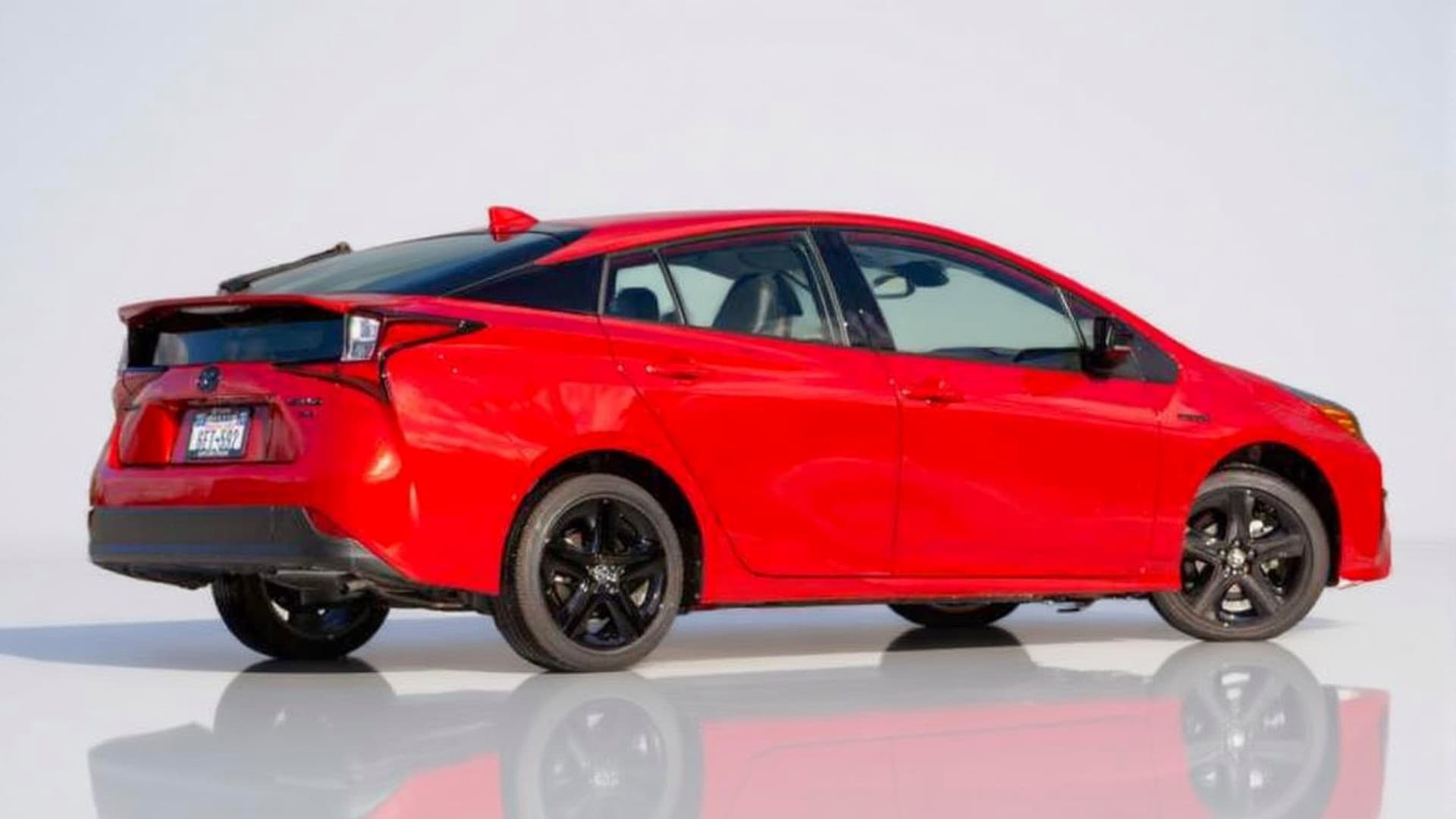 Toyota Prius 2021 Red 4